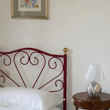 Iliana Villa Lucca